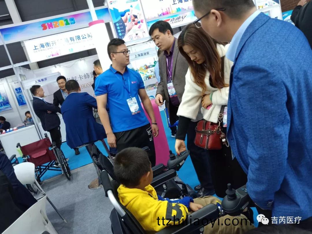 吉(ji)芮醫(yi)療(liao) 電動輪椅輕便輪椅(yi)自動輪椅(yi)